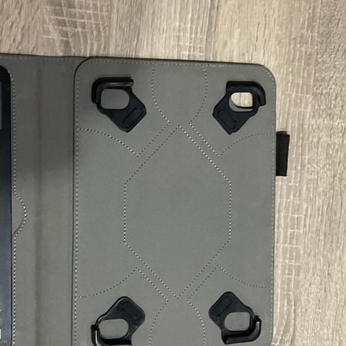 Tablet case with keyboard like new, Bluetooth, fits 9"-11" tablets