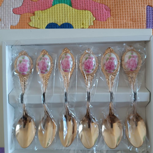 Gold-plated spoons new, set of 6