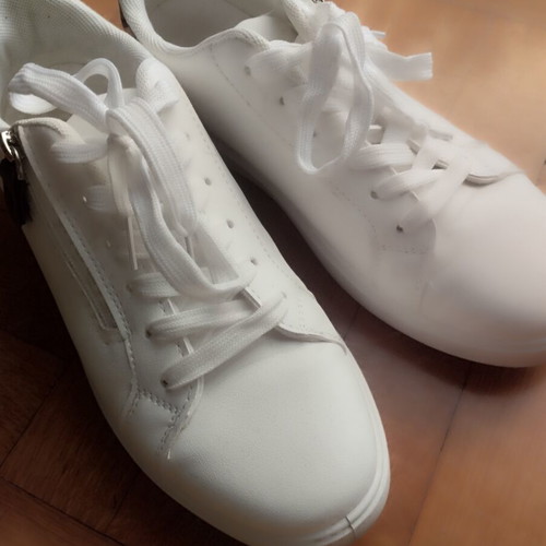 Sneakers like new, size 40, white athletic style