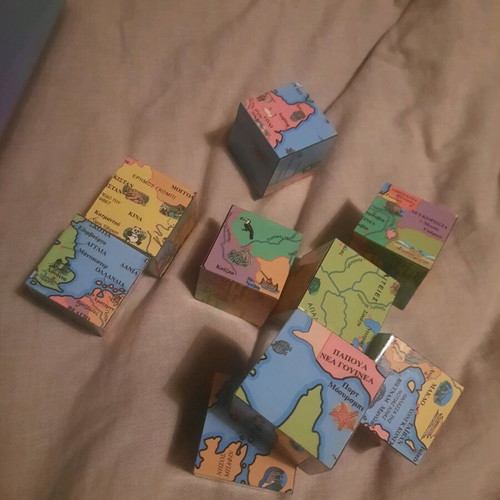 O Kosmos Se Kyvous puzzle-book used with activities