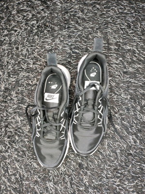 Nike RYZ 365 athletic shoes like new, size 38, black-white
