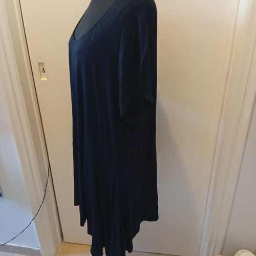Women's long t-shirt black, like new, sizes XXL and XXXL