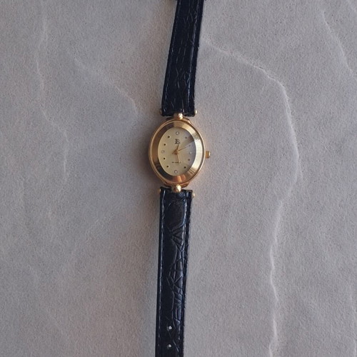 Vintage οβάλ ρολόι χειρός Quartz LS επίχρυσο (18Κ) με στρας και δερμάτινο λουράκι μεταχειρισμένο