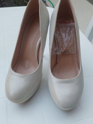 Shoes 15 cm heels beige like new, size 41