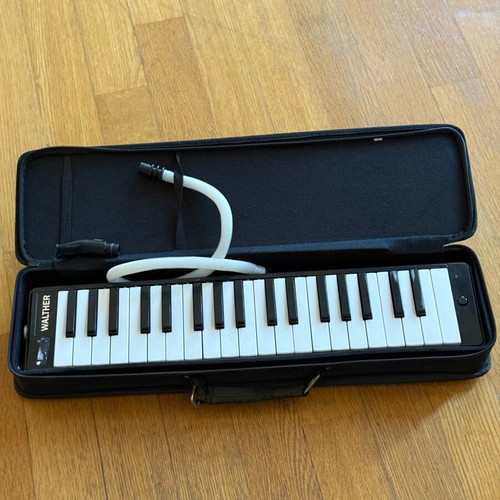 Walther Melodica used with case