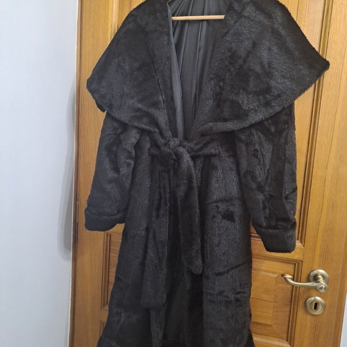 Lynne Black Eco Fur Coat like new, size 42, synthetic