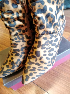Leopard ankle boots like new, thick heel, size 40