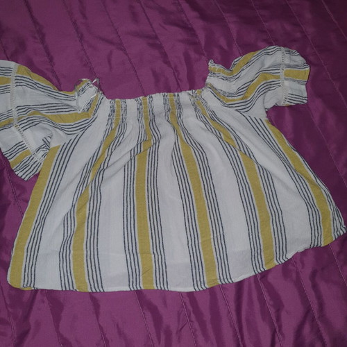 Off-shoulder blouses set of 2, like new, size L