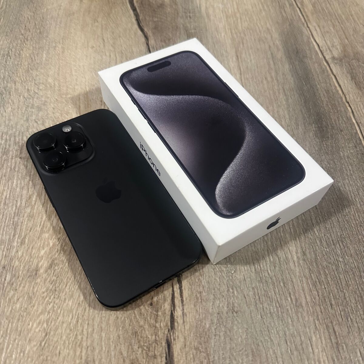 iPhone 15 Pro 256GB like new, black - € 520,00 - Vendora.cy