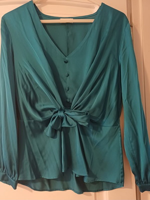 Regalinas blouse like new with decorative buttons and front tie, blue green
