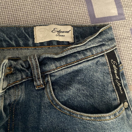 Edward Jeans women's blue jeans small size like new with subtle rips