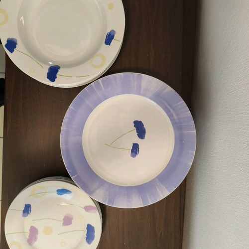 Serving set used 17 pieces with shallow, deep and dessert plates