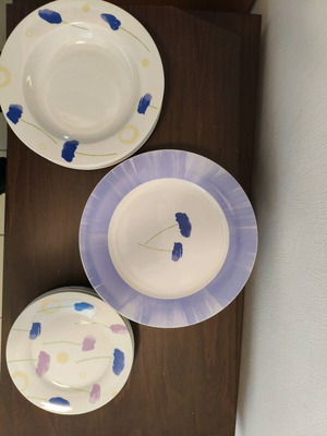 Serving set used 17 pieces with shallow, deep and dessert plates