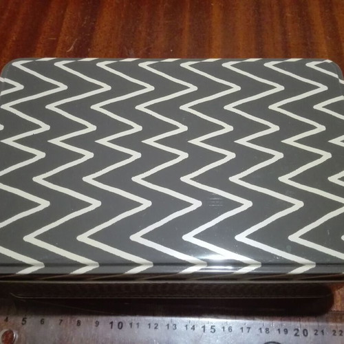 Metal tin Costa Navarino used