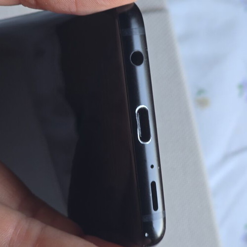 Samsung S9 64GB Dual SIM phone used, small screen crack