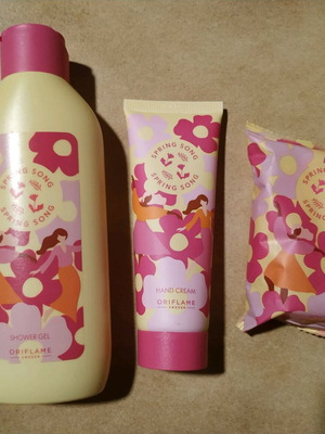 Προϊόντα μπάνιου Oriflame ολοκαίνουργια, σετ με shower gel, κρέμα χεριών και σαπούνι