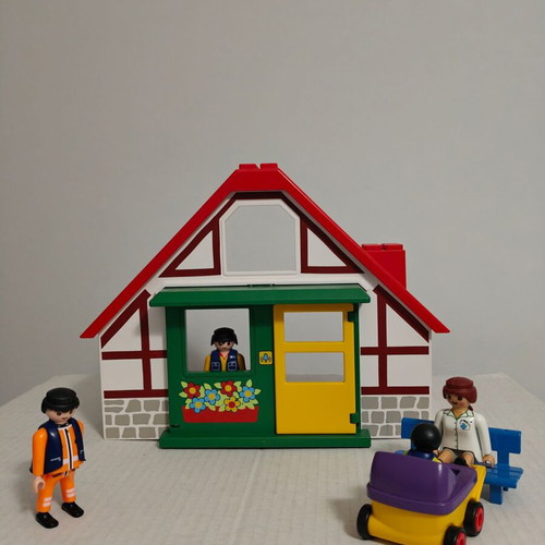 Farm house 5068 used with extra Playmobil