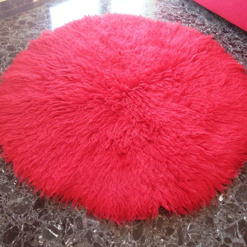 Red round flokati rug like new, diameter 1.70m