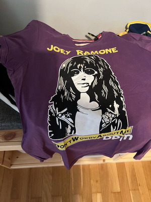De puta Madre original t shirt used, purple, size M