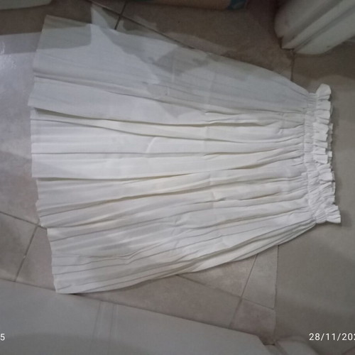 Midi pleated skirt white like new