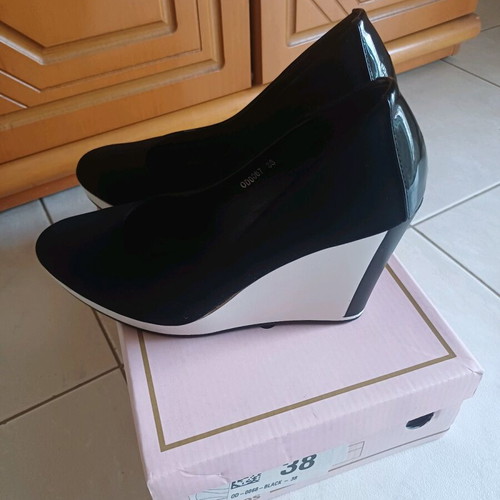 Platforms like new, women's closed, black and white, size 38, suede and patent