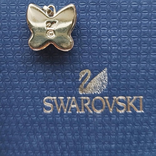 Σετ 2 κρυστάλλινων μενταγιόν Swarovski σαν καινούργιο, ροζ και τιρκουάζ