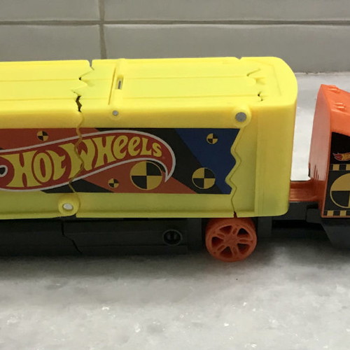 Hot Wheels tracks used, set with large, small tracks and truck