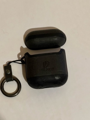 AirPods case like new