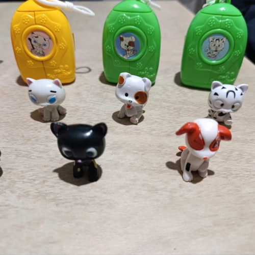 Pet Surprise Candy Toys Dogs like new, collectible miniatures