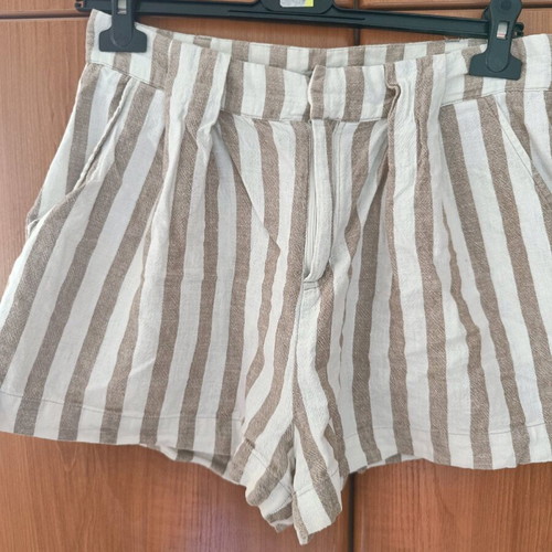 Stradivarius women's shorts like new, short striped linen size M
