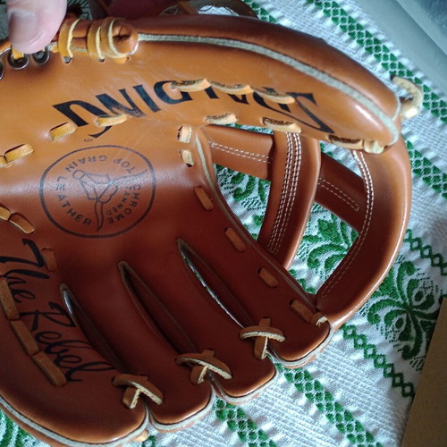 Spalding The Rebel leather baseball glove like new