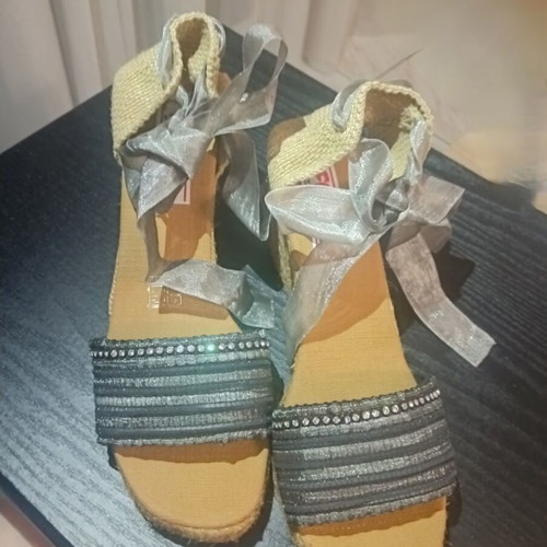 Flamingo platform espadrilles size 39 like new with organza ribbons