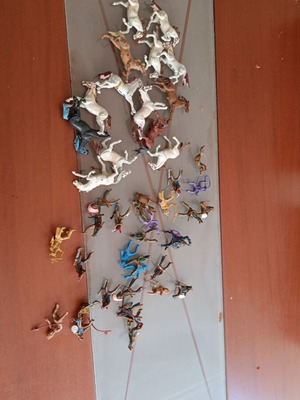 Indian and cowboy horsemen figures used, set of 34 horsemen and 14 horses
