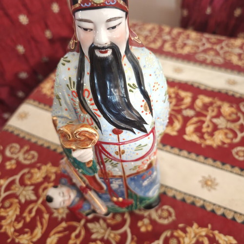 Porcelain statue of traditional Chinese figure new, handpainted