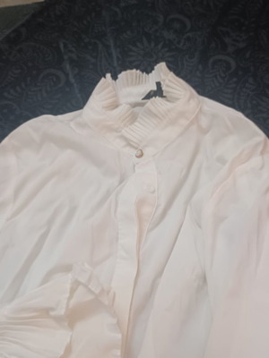 Given shirt with unique sleeve like new, size S, white