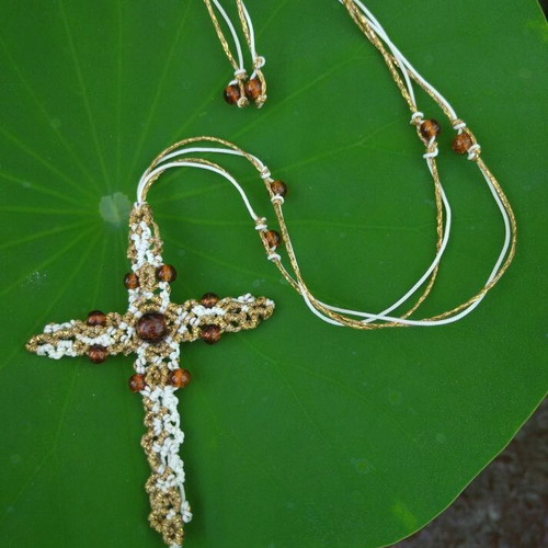 Κολιε *CROSS* με τεχνη μακραμε χειροποιητο.