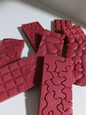 Mini chocolate wax melts like new, 2 pieces