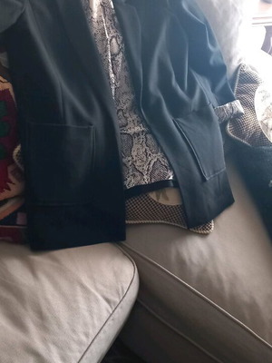 Black blazer extra large like new with nice lining