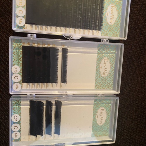 Eyelash extension hairs used, 8 C curl trays