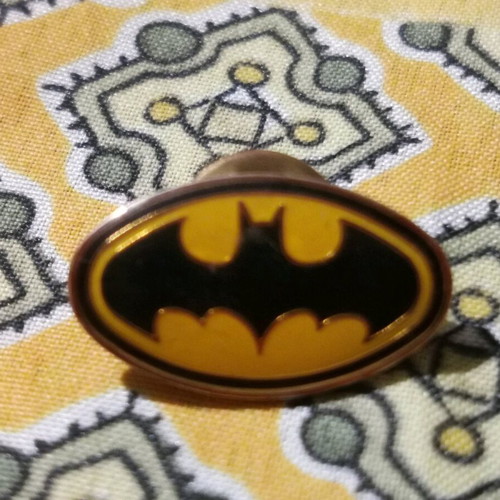 Collectible vintage keychains used, pack of 5 with Batman 1989 pin