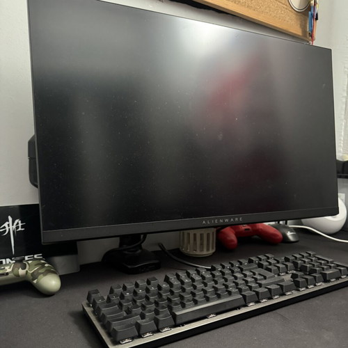 Dell Alienware AW2724DM 27'' QHD IPS Monitor with Razer Viper Ultimate RGB Wireless Mouse and Logitech G512 Mechanical Keyboard