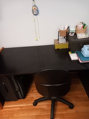 Office desk and swivel chair set, black