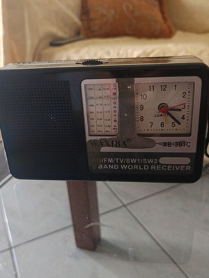 Portable radio like new with batteries and clock