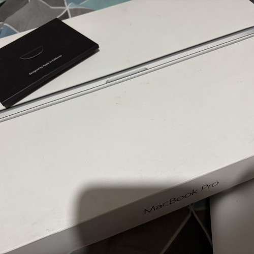 Apple MacBook Pro 15" A1398 used, screen damaged for repair or parts