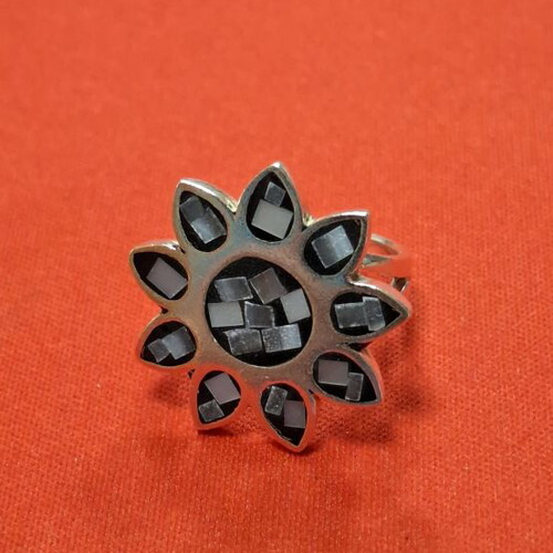 Silver ring with 925 stamp, like new, adjustable
