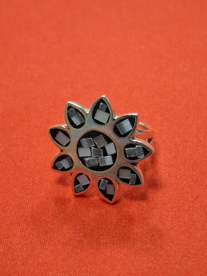 Silver ring with 925 stamp, like new, adjustable