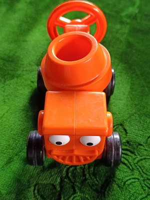 Bob the Builder orange cement mixer toy
