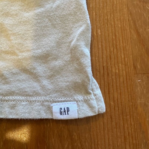 GAP sleeveless shirt for boys like new, beige