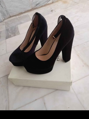 Suede pumps with strap and platform new size 39 black