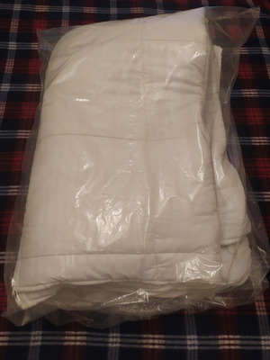 White mattress protector 2.0x1.5 meters, thick and soft with elastic bands